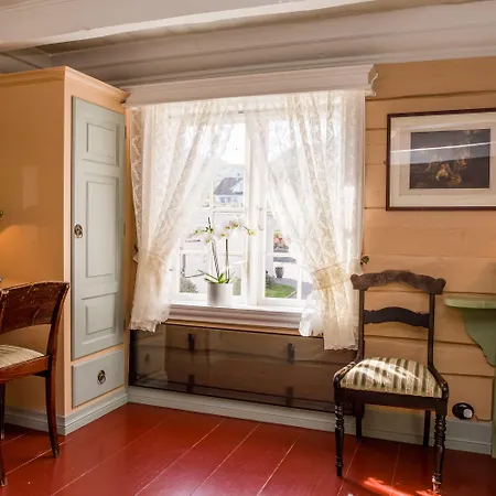 Walaker Hotel